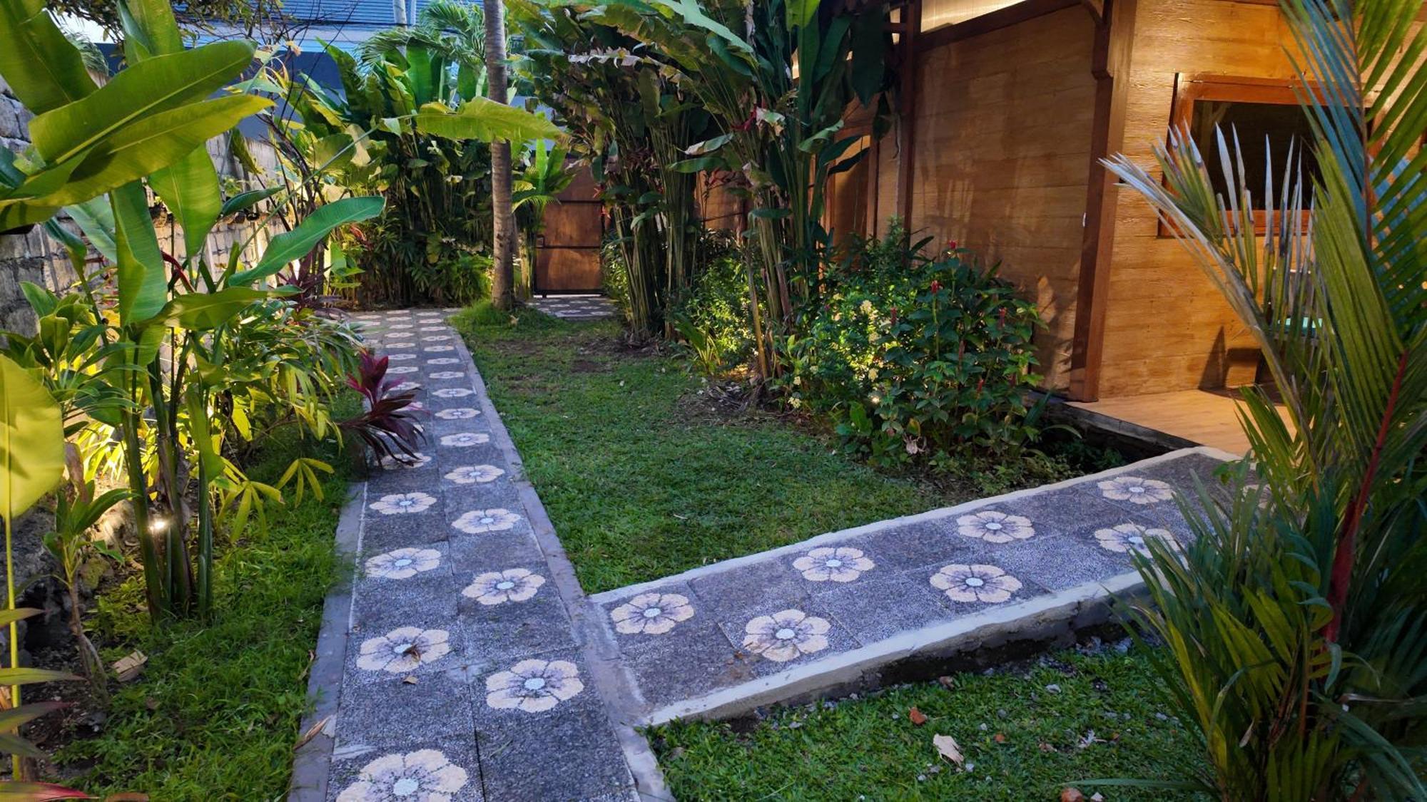 Private Joglo In Heart Of Sanur Villa Exterior photo